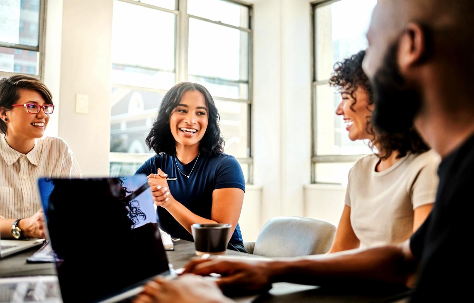 Работа команды над настройкой системы учёта расходов